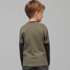 Kinder NKD Kinder-Jungen-Langarmshirt mit Frontaufdruck und Applikationen
